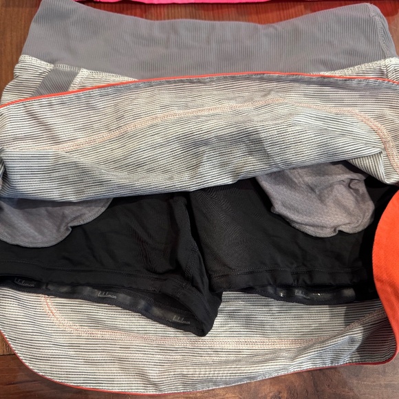 set of 3 Lululemon running skirts and one Lululemon jog top - all size 2 - Picture 3 of 9